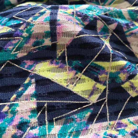 VSX by Victoria’s Secret Geometric Print “Knockout” Zip-Front Sports Bra - Picture 3 of 9